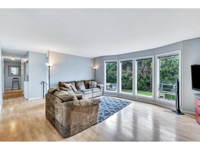26753 30 Avenue, House detached with 5 bedrooms, 3 bathrooms and 6 parking in Langley BC | Image 5
