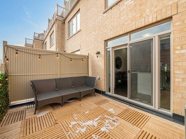 11 Edward Horton Cres, Townhouse with 3 bedrooms, 3 bathrooms and 2 parking in Toronto ON | Image 9