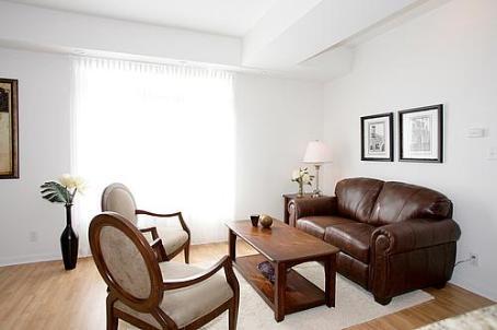 th 6 - 88 Carr St, Townhouse with 2 bedrooms, 1 bathrooms and 1 parking in Toronto ON | Image 2