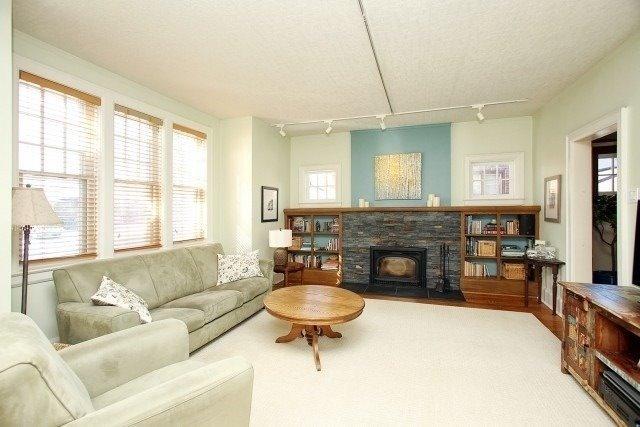 35 Woodlawn Ave, House detached with 4 bedrooms, 2 bathrooms and 2 parking in Mississauga ON | Image 11