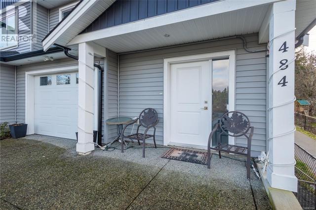 484 10th St, House detached with 6 bedrooms, 3 bathrooms and 4 parking in Nanaimo BC | Image 4