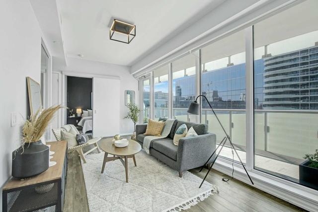 1809 - 197 Yonge St, Condo with 3 bedrooms, 2 bathrooms and 1 parking in Toronto ON | Image 23