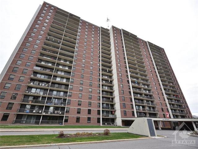 104 - 665 Bathgate Drive, Condo with 2 bedrooms, 1 bathrooms and 1 parking in Ottawa ON | Card Image