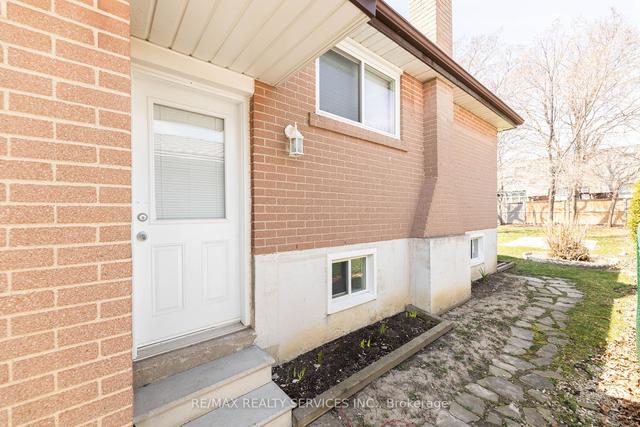104 Brookland Dr, House detached with 3 bedrooms, 2 bathrooms and 3 parking in Brampton ON | Image 37