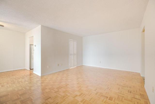 1414 - 60 Pavane Linkway, Condo with 3 bedrooms, 2 bathrooms and 1 parking in Toronto ON | Image 5