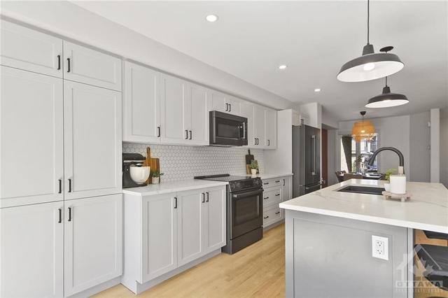 317 Proud Walk Drive, Townhouse with 3 bedrooms, 3 bathrooms and 3 parking in Ottawa ON | Image 5