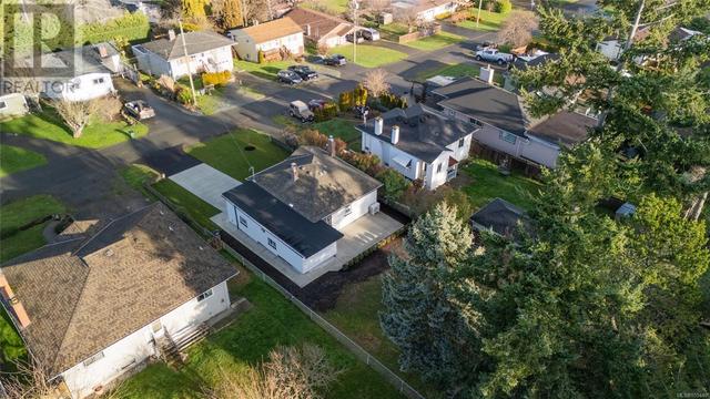 537 Broadway St, House detached with 3 bedrooms, 1 bathrooms and 6 parking in Saanich BC | Image 69