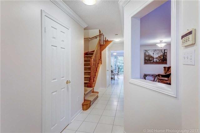 34 Wildfire Rd, House attached with 3 bedrooms, 4 bathrooms and 4 parking in Vaughan ON | Image 2
