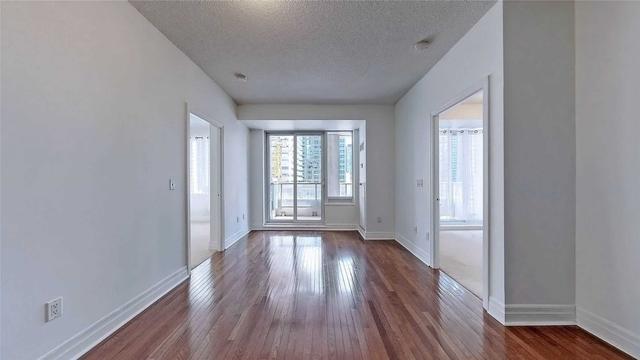 1205 - 35 Balmuto St, Condo with 2 bedrooms, 2 bathrooms and 1 parking in Toronto ON | Image 30