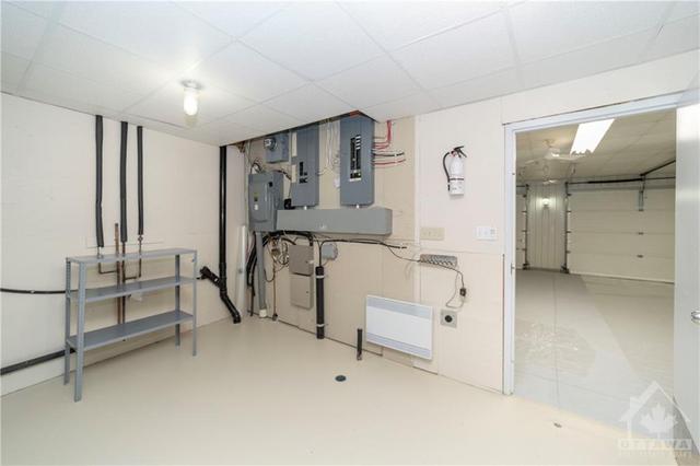 Electrical room with 400 amp service | Image 23