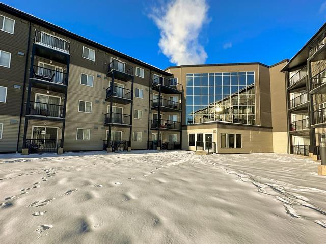 1406 - 7901 King Street, Condo with 1 bedrooms, 2 bathrooms and 1 parking in Wood Buffalo AB | Image 1