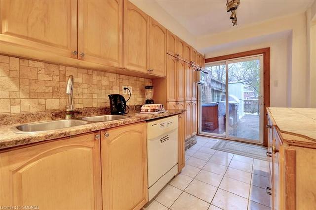 1009 Raintree Lane, House attached with 3 bedrooms, 1 bathrooms and 3 parking in Mississauga ON | Image 3