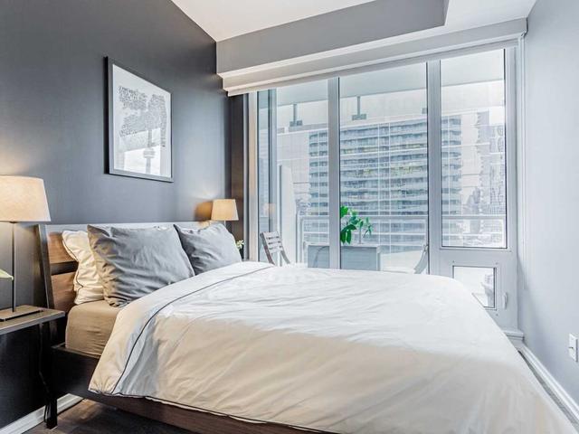 1809 - 197 Yonge St, Condo with 3 bedrooms, 2 bathrooms and 1 parking in Toronto ON | Image 6