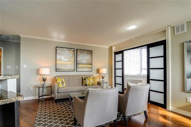 1001 - 270 Queens Quay W, Condo with 1 bedrooms, 1 bathrooms and 1 parking in Toronto ON | Image 3