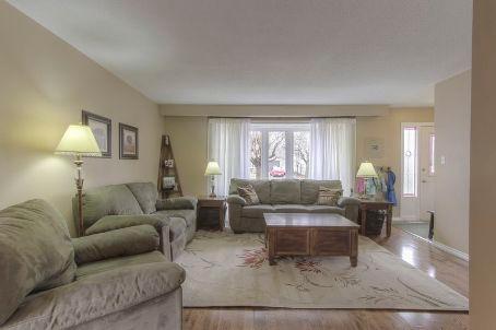 39 Bernick Dr, House detached with 3 bedrooms, 2 bathrooms and 2 parking in Barrie ON | Image 3