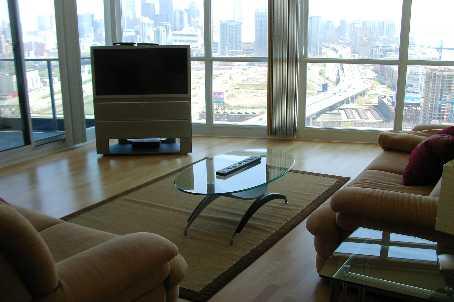 lph 2 - 219 Fort York Blvd, Condo with 2 bedrooms, 2 bathrooms and 1 parking in Toronto ON | Image 2