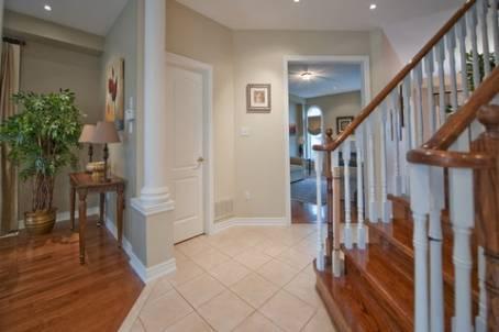 81 St Urbain Dr, House detached with 4 bedrooms, 3 bathrooms and 4 parking in Vaughan ON | Image 2