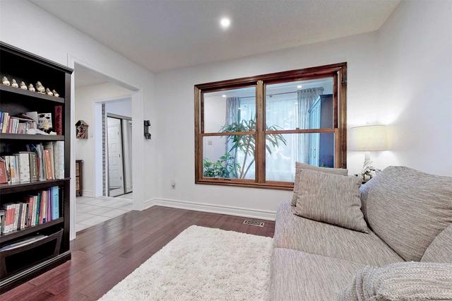 63 Marchwood Cres, House detached with 4 bedrooms, 4 bathrooms and 5 parking in Richmond Hill ON | Image 3