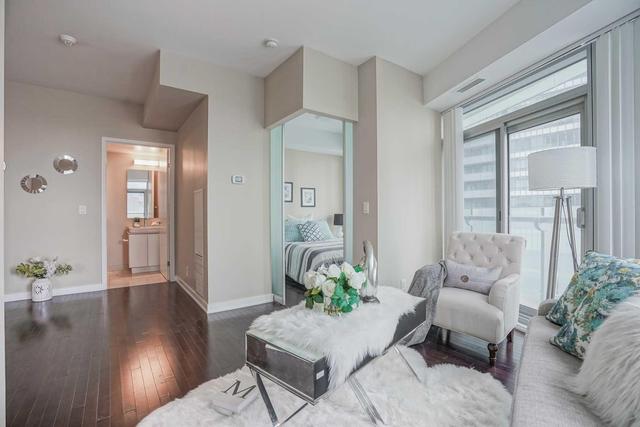 1202 - 14 York St, Condo with 2 bedrooms, 2 bathrooms and 1 parking in Toronto ON | Image 12