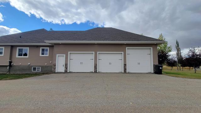 7942 Carriage Lane Drive, House detached with 5 bedrooms, 3 bathrooms and 8 parking in Grande Prairie County No. 1 AB | Image 5
