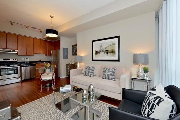 1003 - 30 Canterbury Pl, Condo with 1 bedrooms, 1 bathrooms and 1 parking in Toronto ON | Image 3