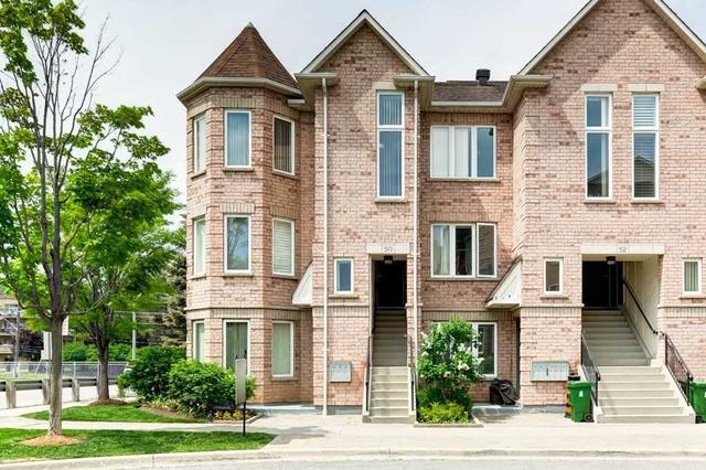 301 - 50 Aerodrome Cres, Townhouse with 2 bedrooms, 2 bathrooms and 1 parking in Toronto ON | Image 12