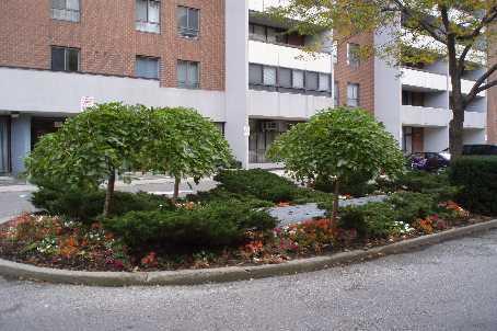 403 - 1250 Bridletowne Circ, Condo with 2 bedrooms, 2 bathrooms and 1 parking in Toronto ON | Image 2