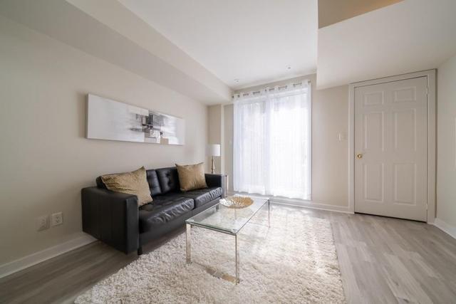 95 - 65 Turntable Cres, Townhouse with 3 bedrooms, 2 bathrooms and 1 parking in Toronto ON | Image 3