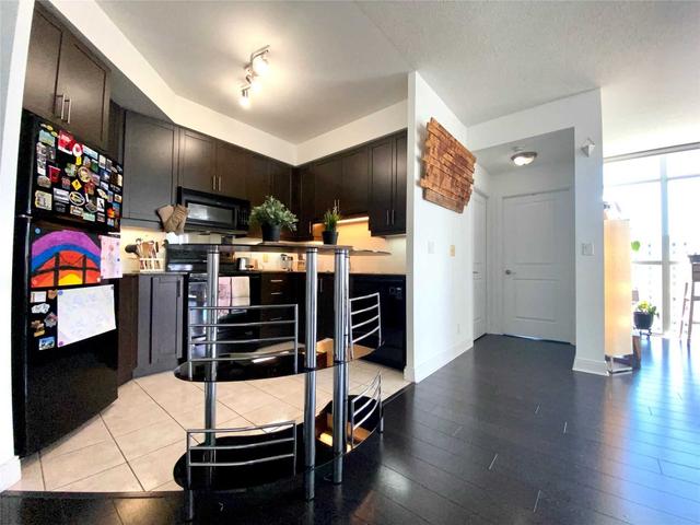 1806 - 90 Absolute Ave, Condo with 2 bedrooms, 2 bathrooms and 1 parking in Mississauga ON | Image 6