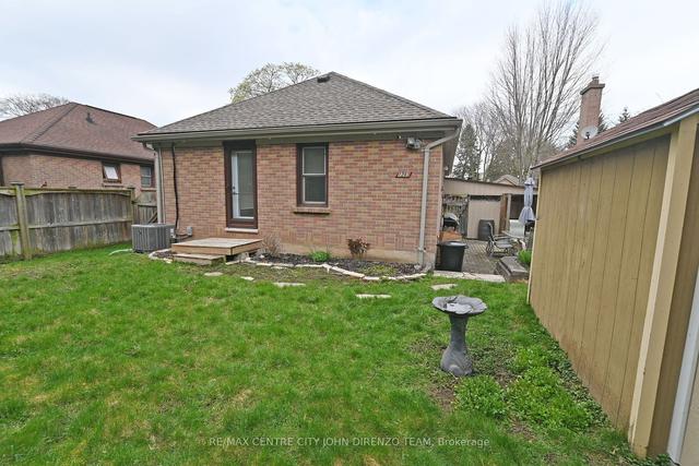 1283 Langmuir Ave, House detached with 3 bedrooms, 2 bathrooms and 3 parking in London ON | Image 32