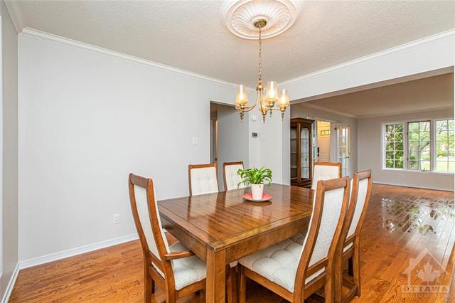 62 Trailway Circle, House detached with 3 bedrooms, 3 bathrooms and 6 parking in Ottawa ON | Image 6
