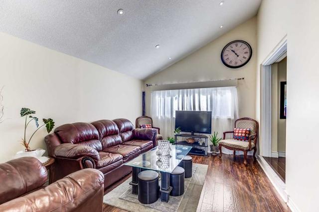 3 Lisa Rd, House detached with 3 bedrooms, 2 bathrooms and 2 parking in Toronto ON | Image 21
