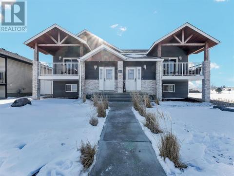 910 9 Avenue Se, Home with 3 bedrooms, 2 bathrooms and 4 parking in Redcliff AB | Card Image