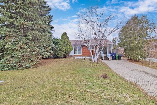 2 Hemford Cres, House detached with 3 bedrooms, 3 bathrooms and 3 parking in Toronto ON | Card Image