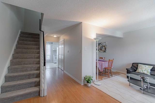 th 12 - 221 Ormond Dr, Townhouse with 3 bedrooms, 2 bathrooms and 2 parking in Oshawa ON | Image 2