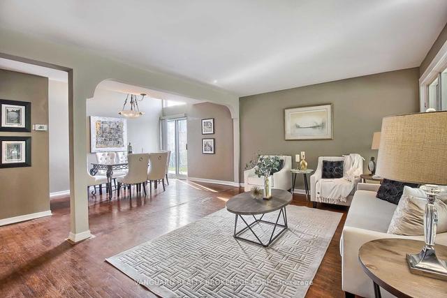 14 Masseygrove Cres, House detached with 3 bedrooms, 2 bathrooms and 4 parking in Toronto ON | Image 8