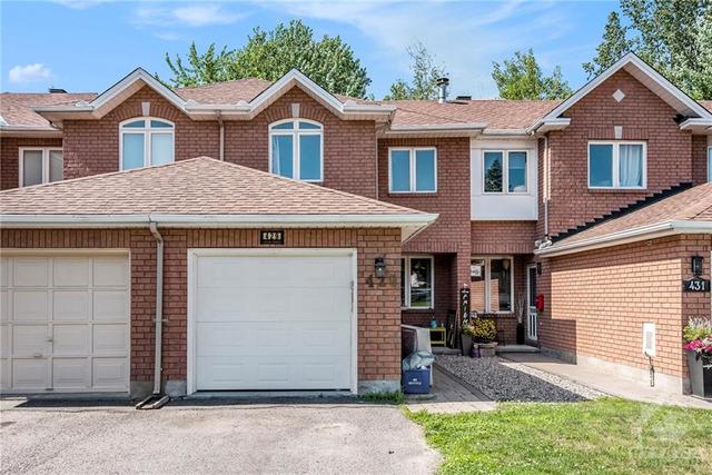 429 Wincanton Drive, Townhouse with 3 bedrooms, 3 bathrooms and 3 parking in Ottawa ON | Image 1