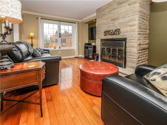 907 Leslie Valley Dr, House detached with 4 bedrooms, 3 bathrooms and 6 parking in Newmarket ON | Image 6