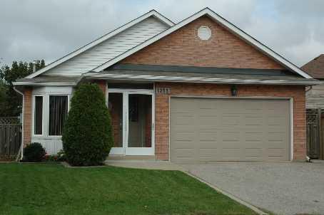 1253 Thorpe Rd, House detached with 2 bedrooms, 2 bathrooms and 4 parking in Burlington ON | Image 1