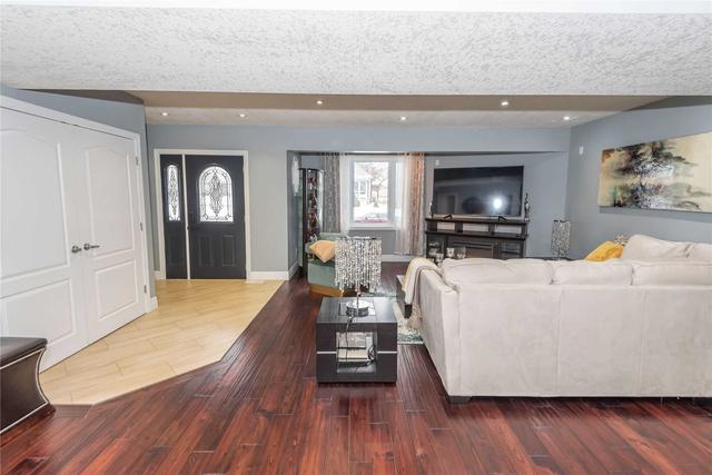 26 Fourth Ave, House semidetached with 3 bedrooms, 4 bathrooms and 7 parking in Kitchener ON | Image 4