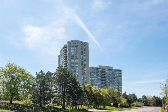 307 - 24 Hanover Road, House attached with 2 bedrooms, 2 bathrooms and 2 parking in Brampton ON | Image 12