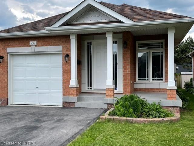 837 Wentworth St, House detached with 2 bedrooms, 2 bathrooms and 3 parking in Peterborough ON | Card Image