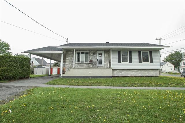 395 13th Street W, House detached with 3 bedrooms, 2 bathrooms and 3 parking in Cornwall ON | Image 1