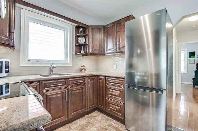 133 Brooklawn Ave, House detached with 2 bedrooms, 2 bathrooms and 4 parking in Toronto ON | Image 6