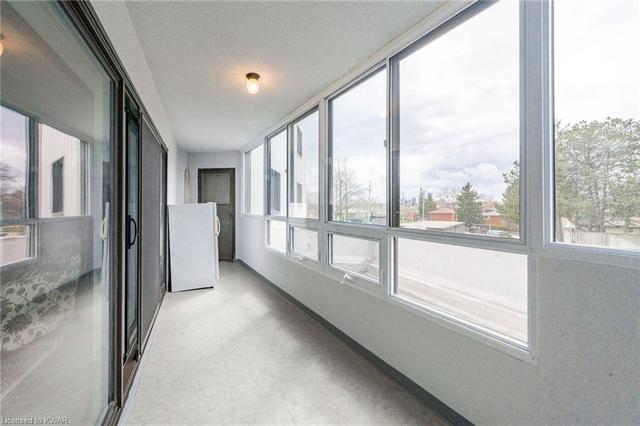 205 - 250 Glenridge Drive, House attached with 3 bedrooms, 2 bathrooms and 1 parking in Waterloo ON | Image 28