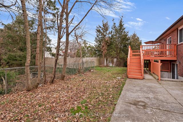 3627 Dougall Ave, House detached with 3 bedrooms, 3 bathrooms and 4 parking in Windsor ON | Image 7