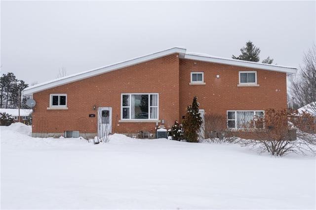 22 Hoffman Street, Home with 7 bedrooms, 3 bathrooms and 4 parking in Petawawa ON | Image 2
