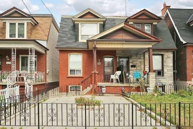 86 Lindsey Ave, House semidetached with 3 bedrooms, 3 bathrooms and 2 parking in Toronto ON | Image 1