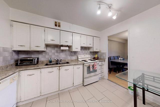 1210 - 80 Inverlochy Blvd, Condo with 3 bedrooms, 2 bathrooms and 1 parking in Markham ON | Image 9