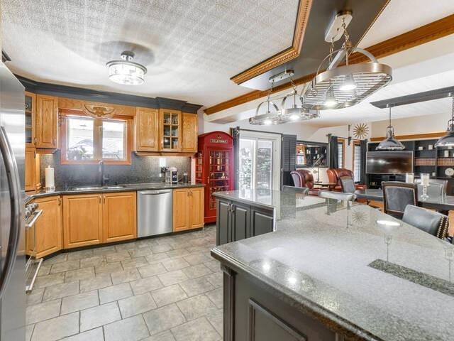 81 Colonel Bertram Rd, House detached with 4 bedrooms, 3 bathrooms and 5 parking in Brampton ON | Image 14